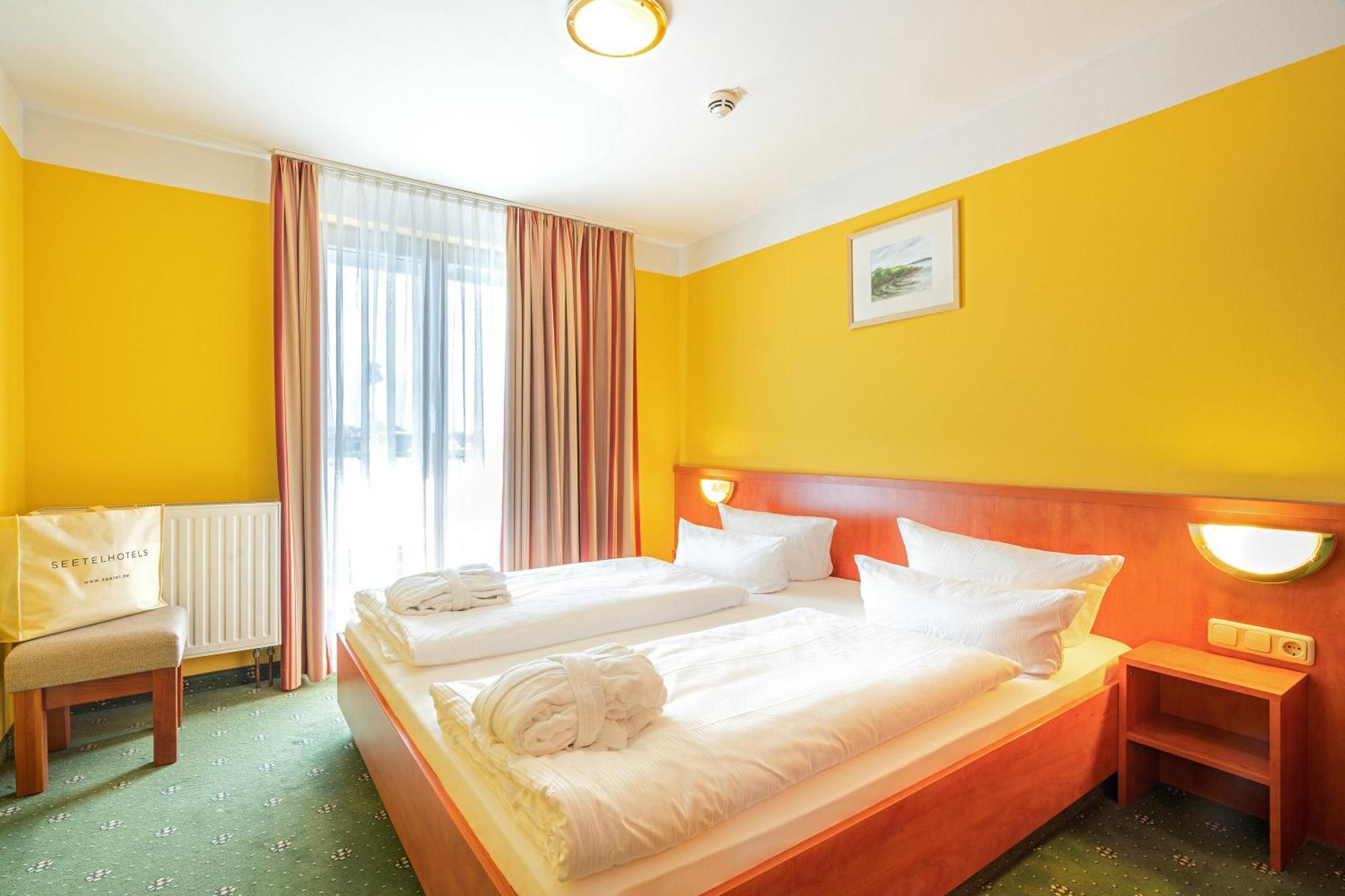 Deluxe Room,1602961779:JPEG